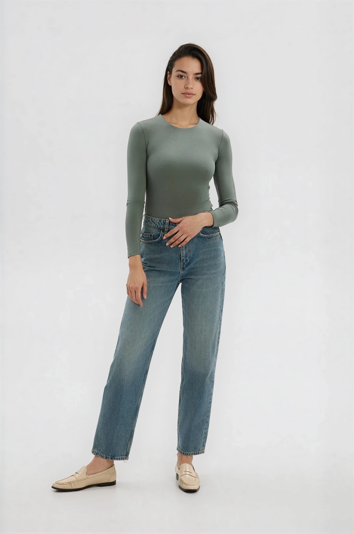 Body z prostym dekoltem khaki - obrazek 2
